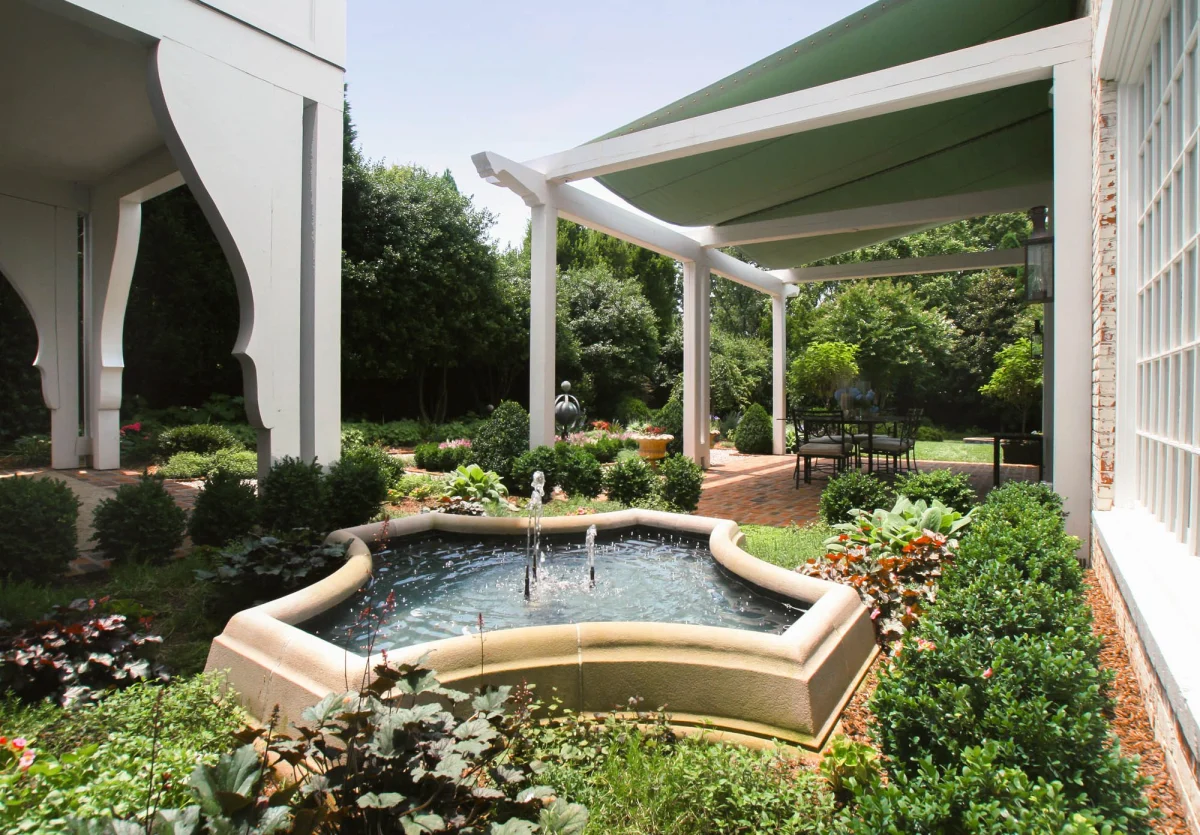 outdoor water fountain